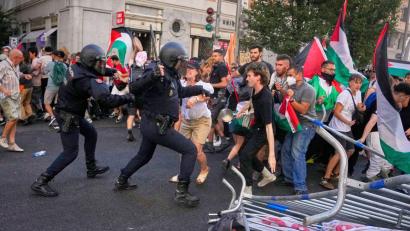 Bild: Manu Fernandez/AP/dpa
Es kam zu Zusammenstößen zwischen Polizei und Demonstranten.