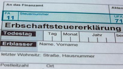 Bild: Jens Büttner/dpa
Wer erbt oder Vermögen geschenkt bekommt, muss Steuern zahlen - jedenfalls ab einer Freigrenze. (Symbolbild)