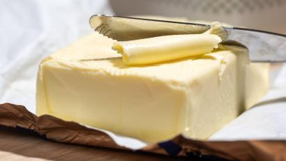 Bild: Hendrik Schmidt/dpa
Für Butter müssen Verbraucher nun weniger bezahlen. (Symbolbild)