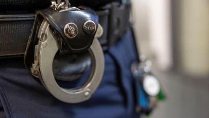 Bild: Peter Kneffel/dpa
Die Suche nach den mutmaßlichen Tätern blieb laut Polizei bisher ohne Erfolg. (Symbolbild)