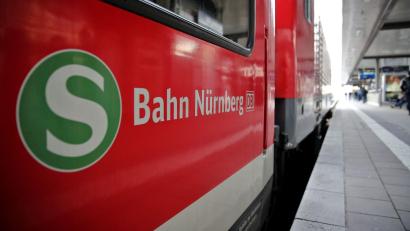 Bild: Daniel Karmann/dpa
Ausgerechnet zum Schulstart meldet die S-Bahn Probleme. (Symbolbild)