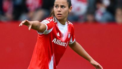Bild: Sven Hoppe/dpa
In den Testpartien gegen Real Madrid und Lyon dirigierte Oberdorf Mitte August schon fleißig, gegen RB Leipzig erzielte sie ihre ersten Liga-Tore für den FC Bayern.