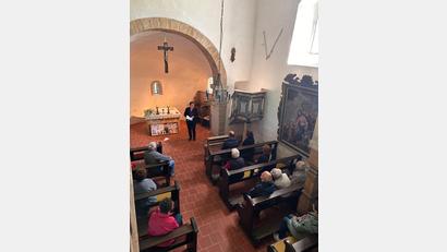 Bild: Elfriede Winter 
Die Geschichte vom Simultaneum, die Auswirkungen des Dreißigjährigen Krieges und die Frage wie aus der St. Margareten-Kirche eine Josephskirche wurde – Ortsheimatpflegerin Elfriede Winter hatte viele Geschichten parat.