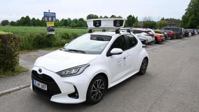Bild: Bernd Weißbrod/dpa
Heidelberg setzt als eine der ersten Kommune bundesweit auf ein Scan-Auto im Kampf gegen Parksünder - hier ein Scan-Fahrzeug bei einem Modellversuch auf dem Parkplatz der Universität Hohenheim bei Stuttgart. (Archivbild)