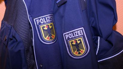 Bild: Patrick Pleul/dpa
Nachdem ein Mann ohne Fahrkarte in einer Regionalbahn handgreiflich wurde, musste die Würzburger Bundespolizei eingreifen.