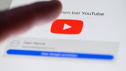 Bild: Robert Michael/dpa
Autoren von Youtube-Videos bekommen Zugang zu neuen KI-Werkzeugen. (Illustration)