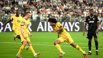 Bild: Marco Alpozzi/LaPresse via ZUMA Press/dpa
Karim Adeyemi (M) jubelt nach seinem Treffer zum 1:0 für Borussia Dortmund.