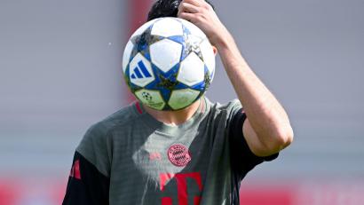 Bild: Sven Hoppe/dpa
Bayerns Aleksandar Pavlovic mit Ball in Aktion