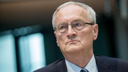 Bild: Michael Kappeler/dpa
Die Staatsanwaltschaft ermittelt gegen den früheren BND-Chef Hanning wegen des Verdachts der Kindesentziehung. (Archivbild)