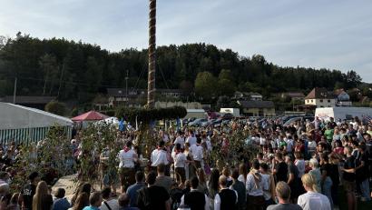 Archivbild: lei
Auf gutes Wetter und viele Zuschauer beim Austanzen auf der Eschenfeldener Kirwa hofft man im Schneckenland auch in diesem Jahr wieder.