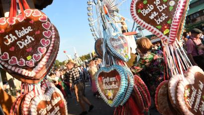 Bild: picture alliance / dpa
Für den Start in die Wiesn ist bestes Wetter vorhergesagt. (Archivbild)