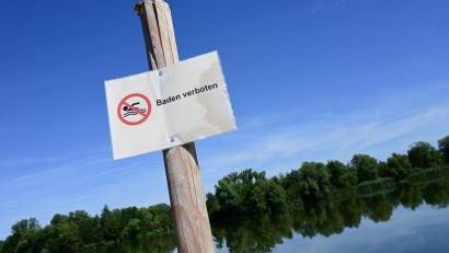 Bild: Uwe Zucchi/dpa
Wer im Rothsee badet, riskiert Durchfall und Ausschlag. (Archivbild)