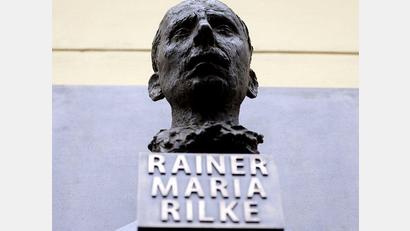 Bild: Filip Singer/EPA/dpa
Rainer Maria Rilke ist einer der bekanntesten Dichter deutscher Sprache. (Archivbild)