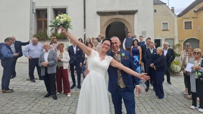 Bild: jua
Freudiger Tag für Birgit Schleicher und Christof Franke: Die beiden heirateten im Rathaus in Nabburg.