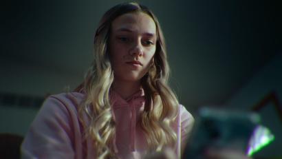 Bild: Netflix/dpa
Das Stalking gegen Lauryn nimmt ungeheuerliche Ausmaße an.