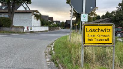 Bild: stg
Die Ortsdurchfahrt von Löschwitz soll im Rahmen der Dorferneuerung verbessert werden. Der Stadtrat gab grünes Licht dafür, sich an der Planungsbeauftragung durch die Teilnehmergemeinschaft zu beteiligen.