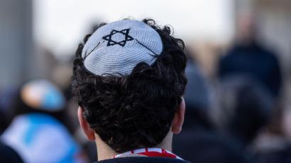 Bild: Hannes P Albert/dpa
Um Antisemitismus zu bekämpfen, stellt ein Bündnis konkrete Forderungen auf (Symbolbild).