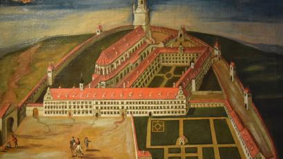 Bild: Bayerisches Nationalmuseum
Dieses Gemälde mit Georgskirche und Jesuitenkolleg von unbekannter Hand befindet sich als Leihgabe des Bayerischen Nationalmuseums im Stadtmuseum Amberg.