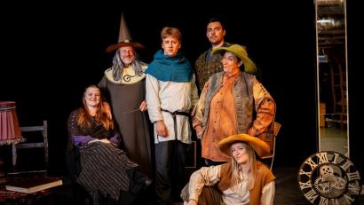 Bild: Max Hegner
Das Stück „Heureka – ein zauberhafter Impro-Schinken“ feierte in Schwarzenfeld Premiere.