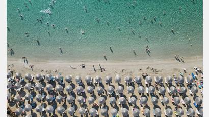 Bild: Thanassis Stavrakis/AP/dpa
Bei Luxusreisen ist Griechenland die beliebteste Destination. (Archivbild)