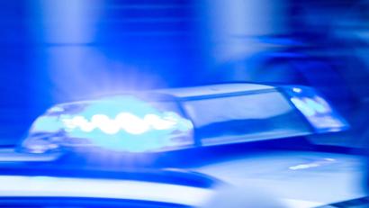 Bild: Jens Büttner/dpa
Die Polizei ermittelt zu der Unfallursache. (Symbolbild)