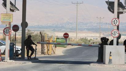 Bild: Gil Cohen Magen/XinHua/dpa
Israel kontrolliert den Grenzübergang zwischen Jordanien und dem Westjordanland. (Archivbild)