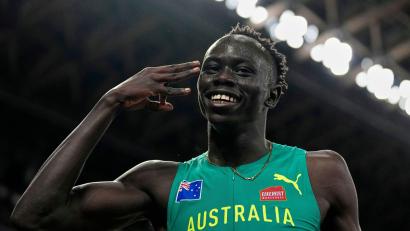 Bild: Petr David Josek/AP/dpa
Der 17-jährige Gout Gout ist Vergleiche mit Usain Bolt wohl längst gewohnt.