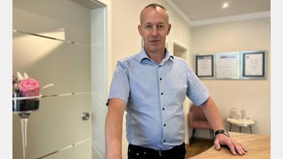 Bild: Ilias-Maurice Ziergiebel
Wolfgang Dobler ist seit fast 30 Jahren Bestatter.