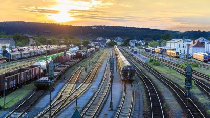 Archivbild: sus
Über den Schwandorfer Bahnhof wird die Logistik für die Arbeiten zwischen Schwandorf und Bahnhof Irrenlohe abgewickelt. Gebaut wird dort nicht.
