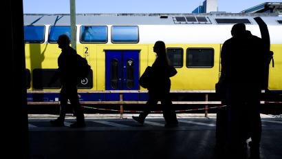 Bild: Julian Stratenschulte/dpa
Die Länder sehen den Bund beim D-Ticket in der Pflicht. (Archivbild)
