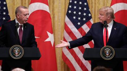 Bild: Evan Vucci/AP/dpa
Trump hatte Erdogan bereits in seiner ersten Amtszeit im Weißen Haus empfangen. (Archivbild)