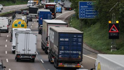 Bild: Oliver Berg/dpa
Autobahn-Projekten in NRW drohen Finanzierungslücken. (Archivbild)