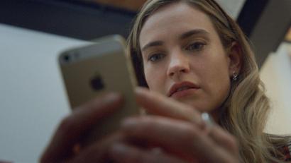 Bild: Disney/dpa
Lily James spielt Whitney Wolfe Herd.