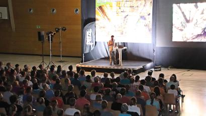 Archivbild: jma
Die Helmut-Ott-Halle in Auerbach. Sie wird für Veranstaltungen und Sport genutzt. In den Herbstferien wird die Beleuchtung auf LED umgestellt.
