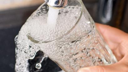 Symbolbild: Patrick Pleul/dpa-Zentralbild/dpa
Die Trinkwasser-Abkoch-Anordung für Teile von Eschenbach ist am Freitag teilweise wieder aufgehoben worden.