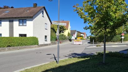 Bild: ise
Am 25. und 26. September wird auch die Umleitungsstrecke von der Ortsmitte Schirmitz über Sand-, Bach- und Sonnenstraße Richtung Postkeller nicht möglich sein. Die Hauptverbindung wird für zwei Tage gekappt. Der Postkeller kann nur von Weiden aus angefahren werden.