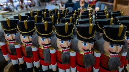 Bild: Hendrik Schmidt/dpa-Zentralbild/dpa
Der Bundesgerichtshof stärkt den Schutz von Nussknackern aus dem Erzgebirge. (Symbolbild)
