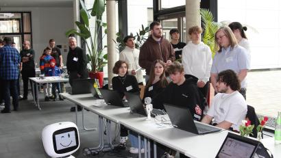 Archivbild: wro
Das Berufliche Schulungszentrum (BSZ) Wiesau und die OTH Amberg-Weiden kooperieren im Bereich der Informatik.