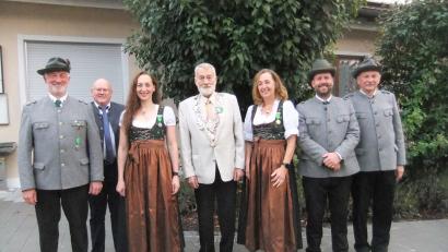 Bild: gm
Jubilar Helmut Seibold (Mitte) feierte im Pittersberger Schützenheim seinen 80. Geburtstag mit Freunden und Offiziellen.