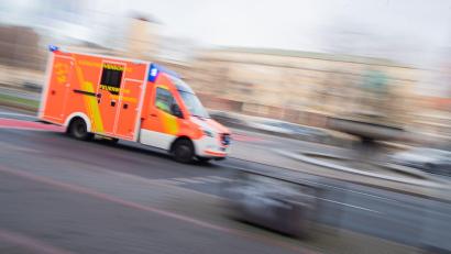 Symbolbild: Julian Stratenschulte/dpa
Ein Verkehrsunfall in Sulzbach-Rosenberg führte zu zwei Verletzten.