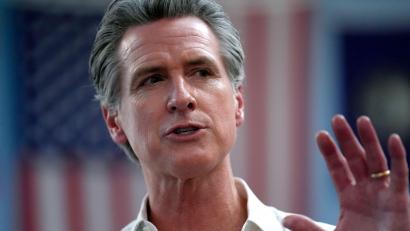 Bild: Steven Senne/AP/dpa
Demokrat Newsom ist einer der schärfsten Kritiker von US-Präsident Trump. (Archivbild)