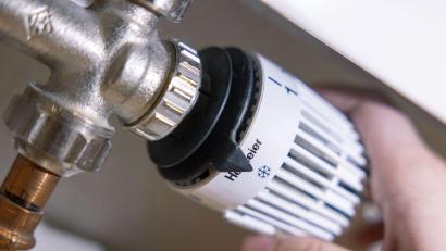Symbolbild: Thomas Banneyer/dpa
Ein Blick auf den Energieverbrauch: Das ZEN in Ensdorf kooperiert mit der Verbraucherzentrale Bayern und bietet Energieberatungen an.