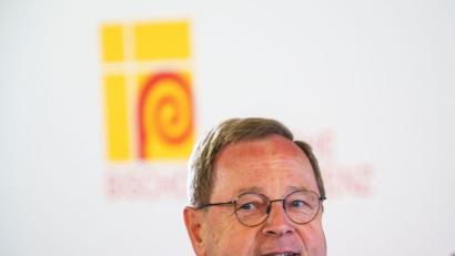 Bild: Andreas Arnold/dpa
Der Vorsitzende der Deutschen Bischofskonferenz, Georg Bätzing, sieht in jüngsten Äußerungen des Papstes keinen Widerspruch zu den Reformbemühungen der katholischen Kirche in Deutschland.