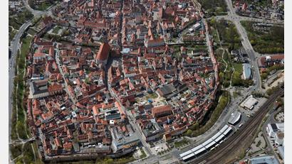 Bild: Bernd Georgi
Die Altstadt von Amberg aus der Luft. Viele Gebäude hier dürfen nur unter ganz engen Konditionen umgebaut werden.