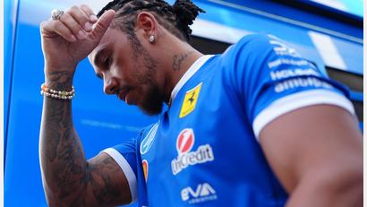 Bild: David Davies/PA Wire/dpa
Immer wieder neue Rückschläge für den Rekordchampion Lewis Hamilton.
