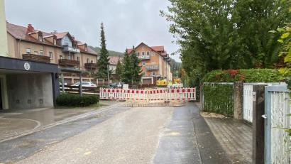 Bild: Andreas Ascherl
Der Bereich, der Amberger Emailfabrikstraße, um den es geht. Derzeit werden hier schon Kanal und Wasserleitung ausgetauscht.