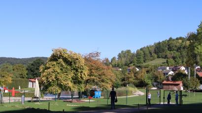 Bild: mfh
Das Naturbad in Königstein wurde runderneuert. Das Geld dafür stammt zu 90 Prozent aus der Fraktionsinitiative der Regierungskoalition in München.