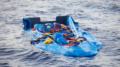 Bild: Fabian Heinz
Flüchtlinge aus diesem Boot waren von der Rettungsorganisation Sea-Eye auf die "Alan Kurdi" gerettet worden.