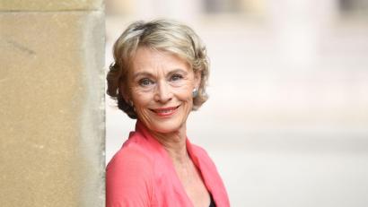 Bild: Tobias Hase/dpa
Die Schauspielerin Ilona Grübel steht seit ihrer Jugendzeit vor der Fernsehkamera. Jetzt wird sie 75 Jahre alt. (Archivbild)