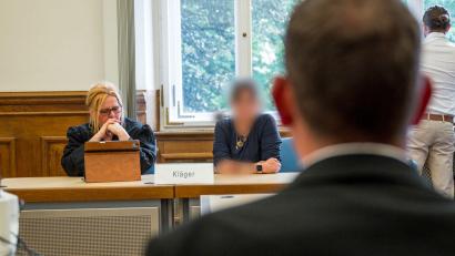 Bild: Daniel Vogl/dpa
Die Mutter von Peggy forderte von einem ehemaligen Verdächtigen 75.000 Euro Schmerzensgeld. (Archivbild)